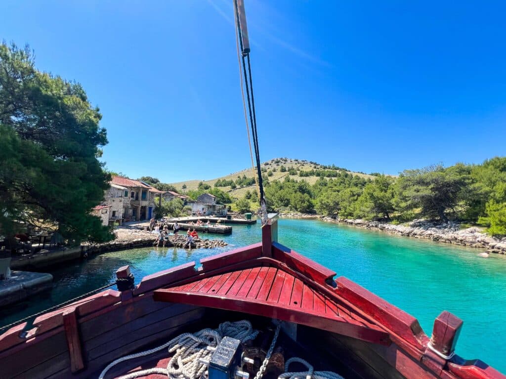 Zadar: Rejs statkiem: Kornati Telašćica, Zatoka Lupeška (polska obsługa) - bilet do parku w cenie