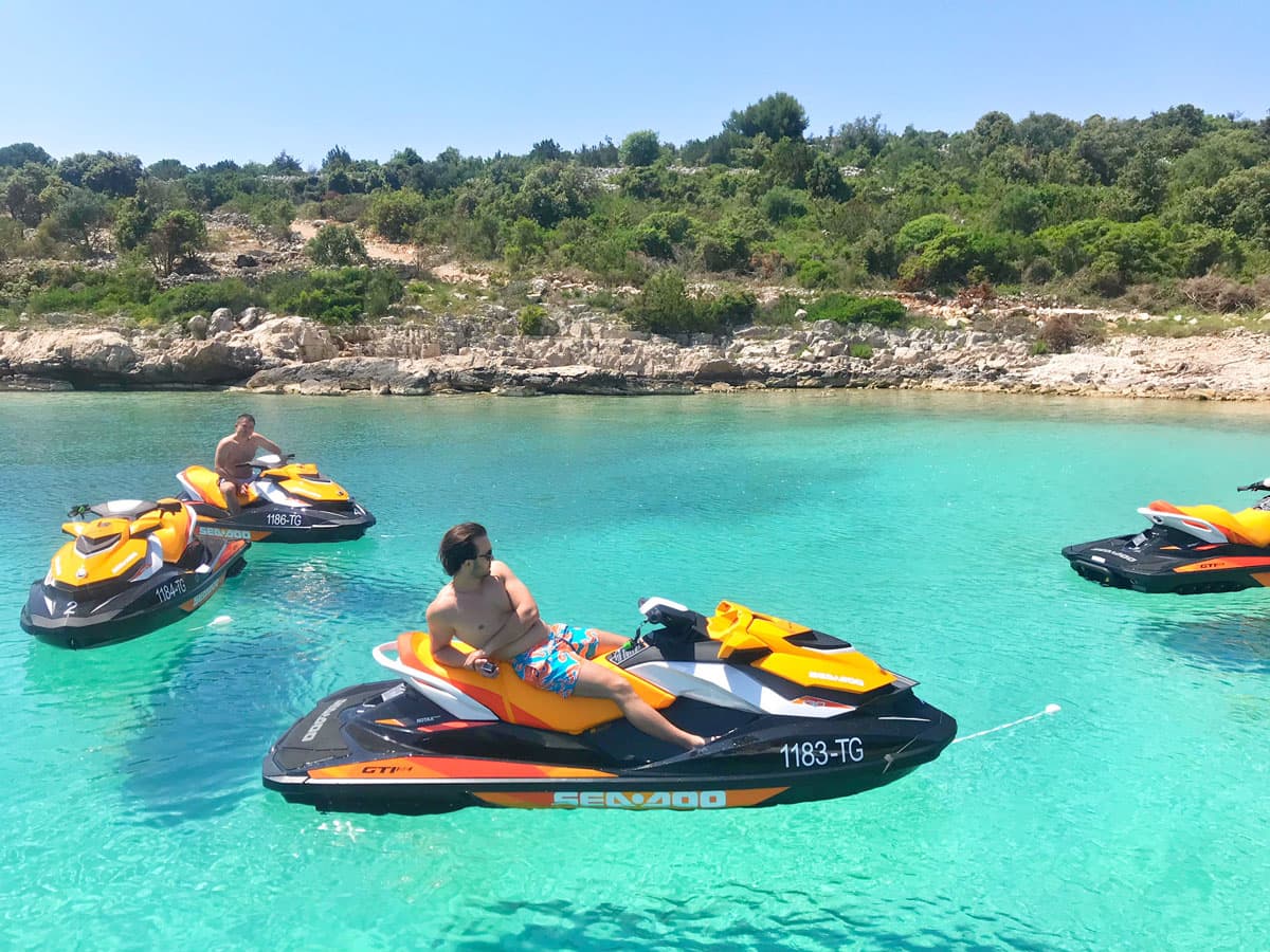 Skuterem wodnym na Błękitną Lagunę z Trogiru