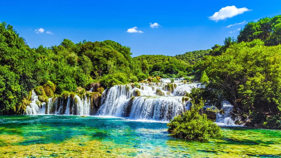 Zadar: Wycieczka do Wodospadów Krka oraz Etnolandu z przewodnikiem