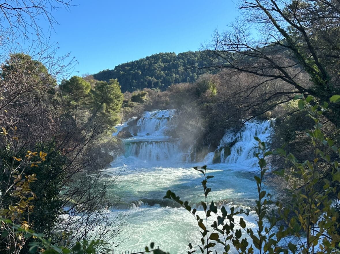 Makarska: Wodospady Krka oraz Primošten z polskim przewodnikiem