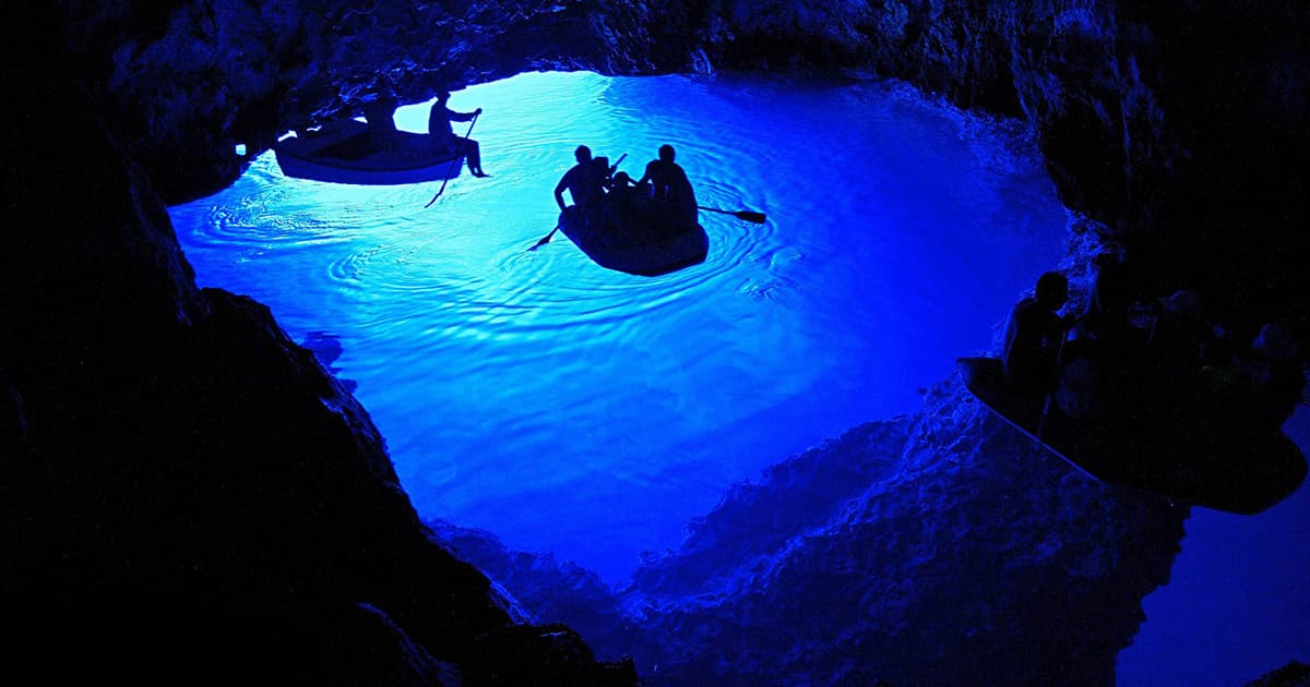 Trogir: Rejs łodzią motorową do Błękitnej Jaskini (Blue Cave) + wyspy