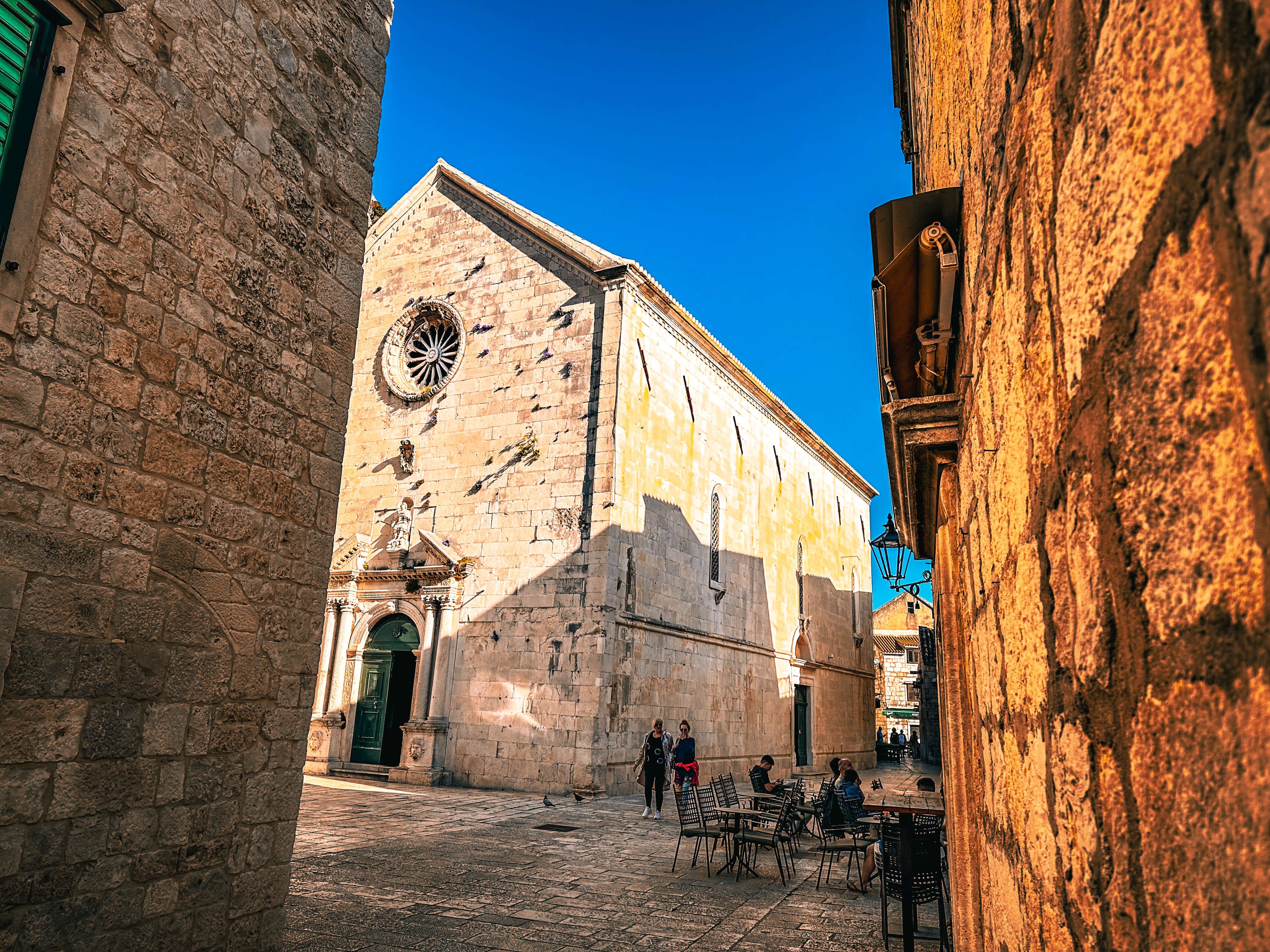 Makarska: Wycieczka do Omiša z polską obsługą - rejs Cetiną oraz chorwacka uczta