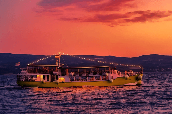 Omiš - Wieczorny rejs statkiem na zachód słońca z kolacją 