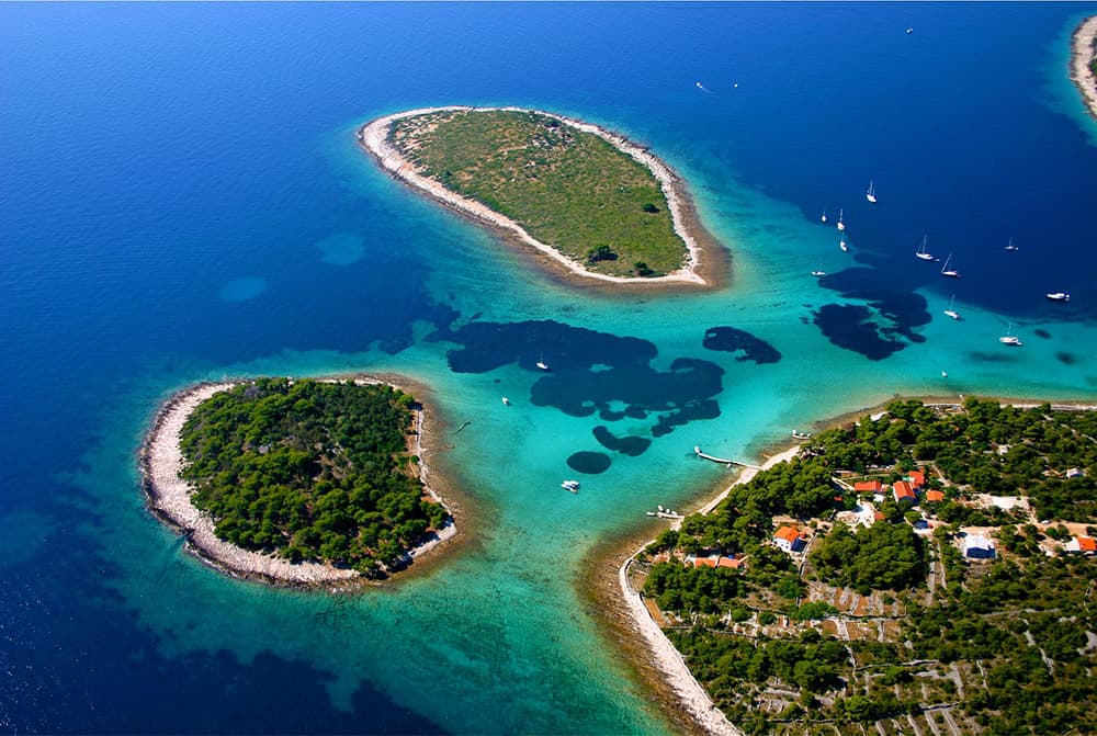 Trogir: Rejs statkiem do Błękitnej Laguny (Blue Lagoon z lunchem) - 3 przystanki - 4