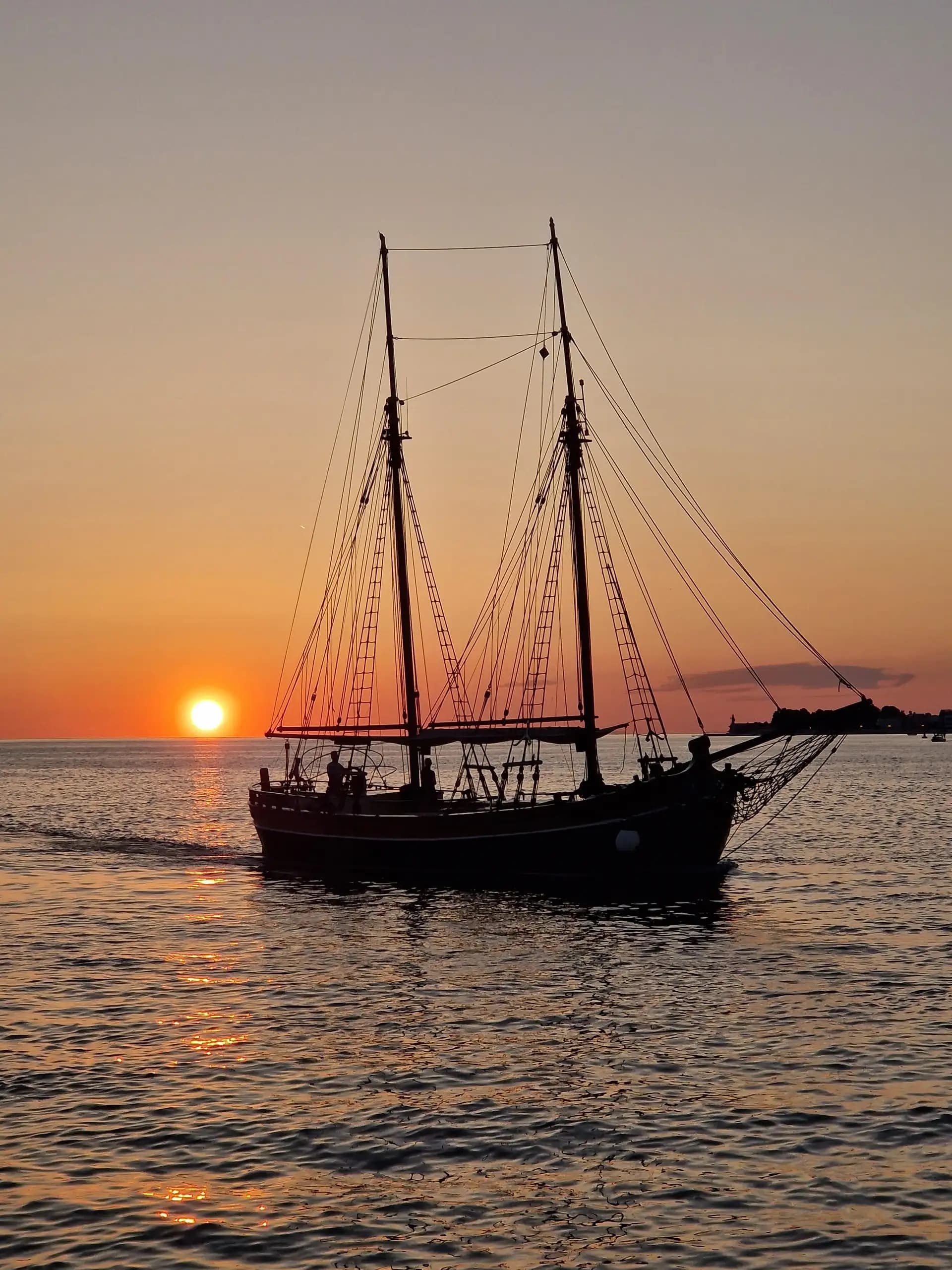 Zadar: Rejs tradycyjną łodzią o zachodzie słońca z winem i napojami - 5