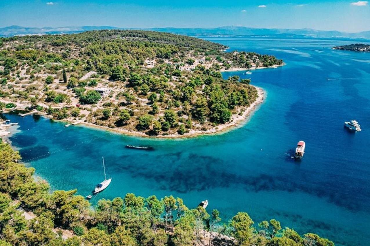 Split: Rejs statkiem do Błękitnej Laguny (Blue Lagoon z lunchem) - 3 przystanki - 8