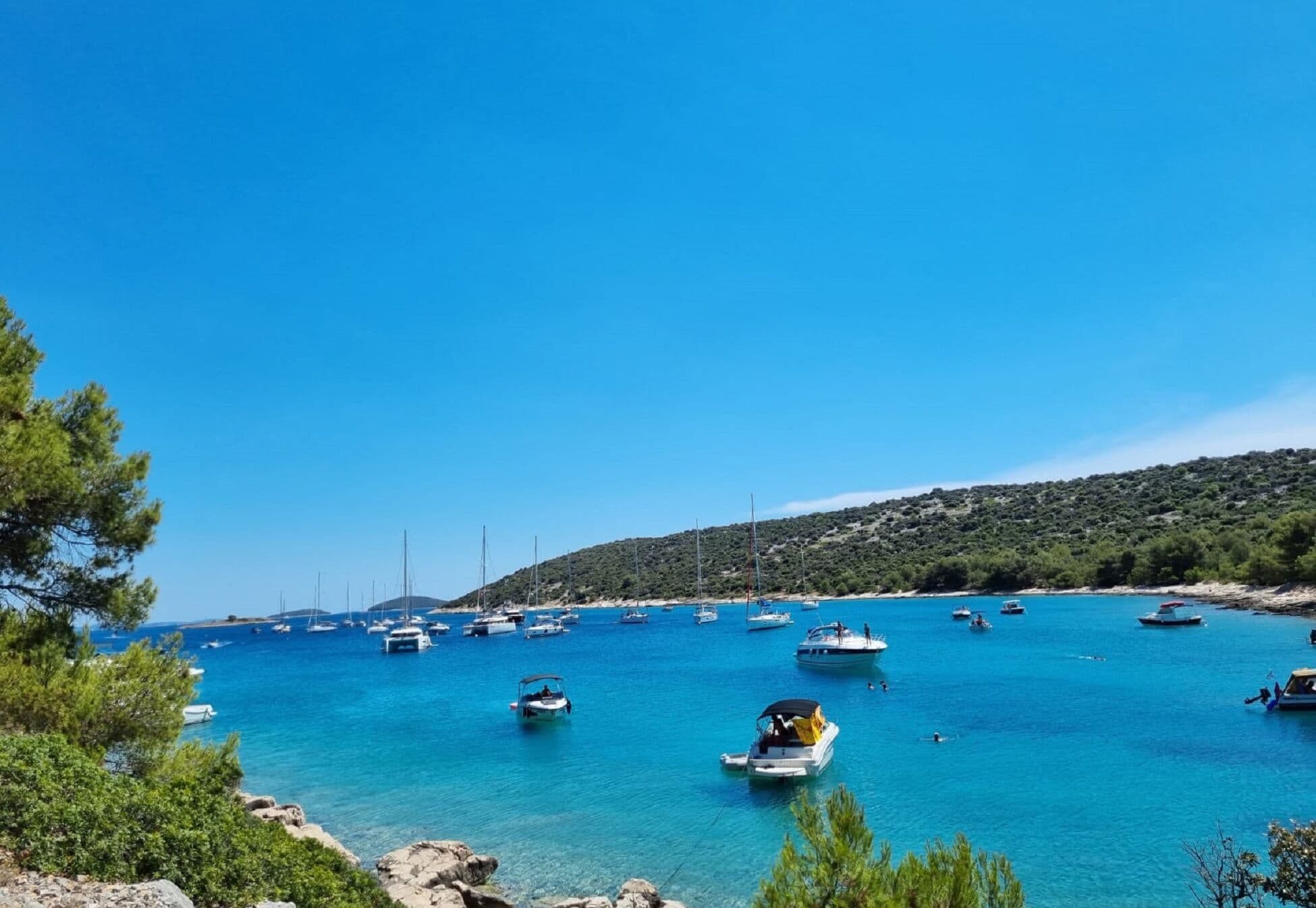 Vodice: Prywatny rejs łodzią motorową po wyspach - opcja półdniowa