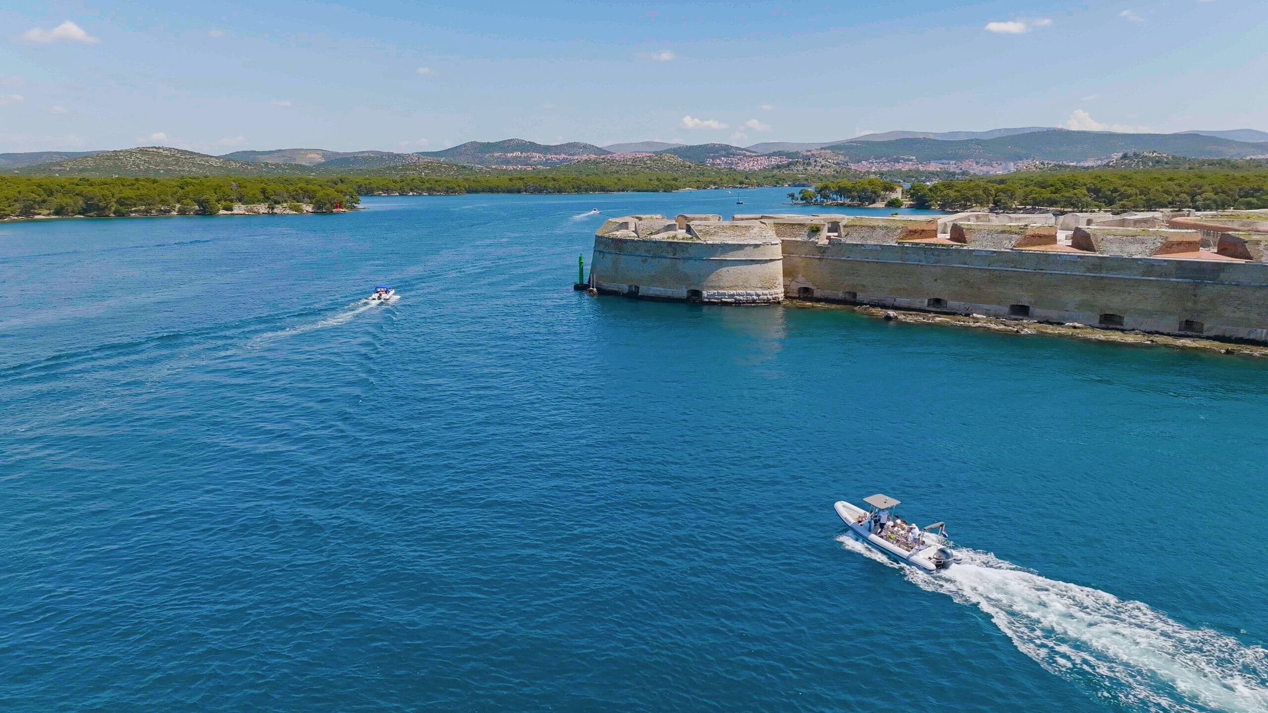 Vodice: Prywatny rejs łodzią motorową po Riwierze Szybenickiej - opcja półdniowa