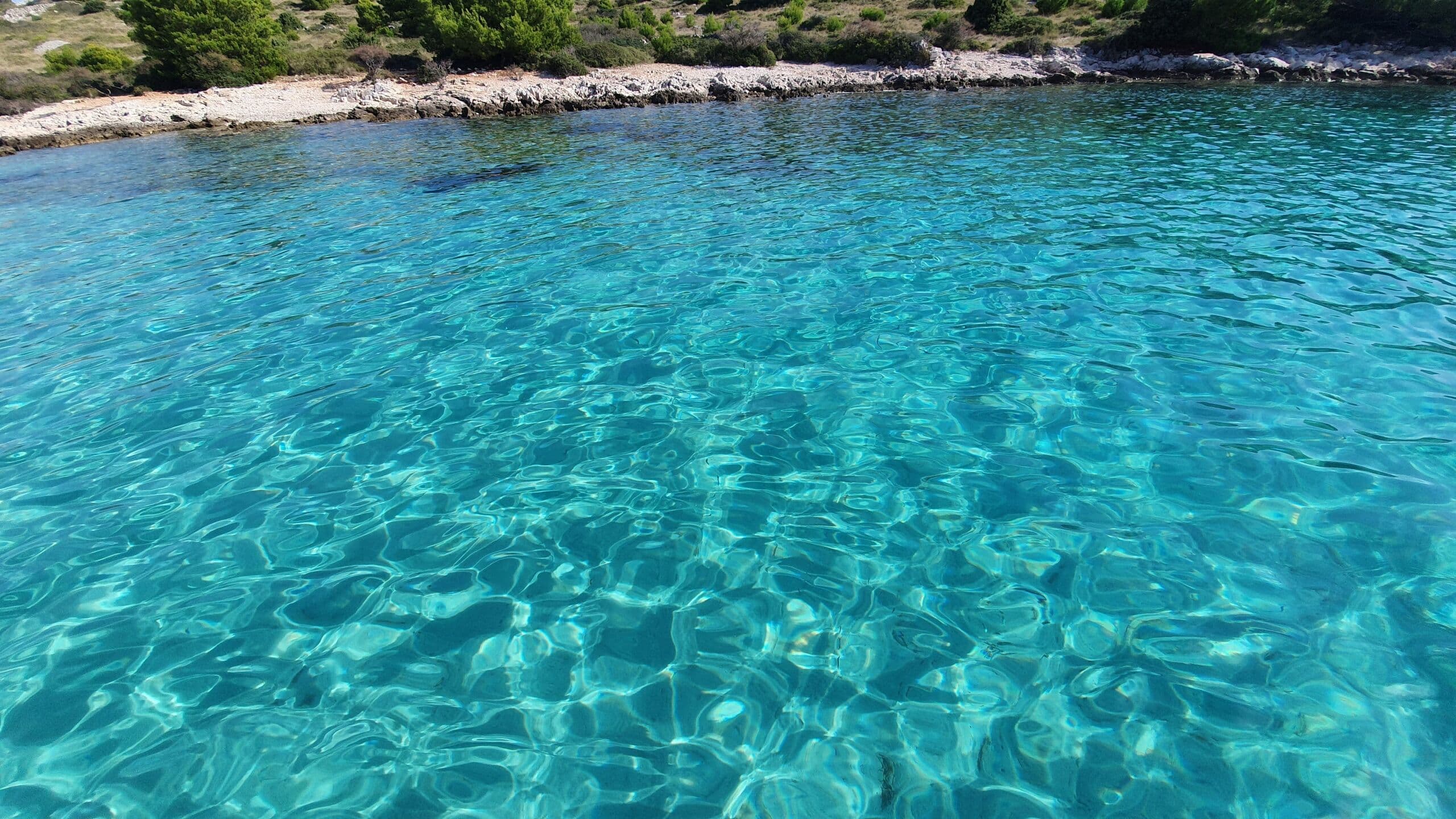 Vodice: Prywatny rejs łodzią motorową po wyspach Riwiery Szybenikiej - opcja całodniowa